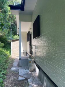 鹿児島市にて外壁塗装・付帯部塗装＜雨樋、軒天、破風、庇、木部＞施工前の様子