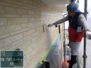 鹿児島市にて外壁塗装・付帯部塗装＜雨樋、軒天、破風、庇、木部＞外壁塗装の様子