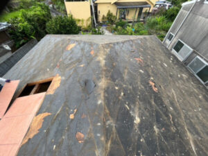 鹿児島市にて雨漏り修理　野地板取り付け　葺き替え工事