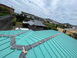 鹿児島市にて雨漏り修理　貫板取り付け　葺き替え工事２