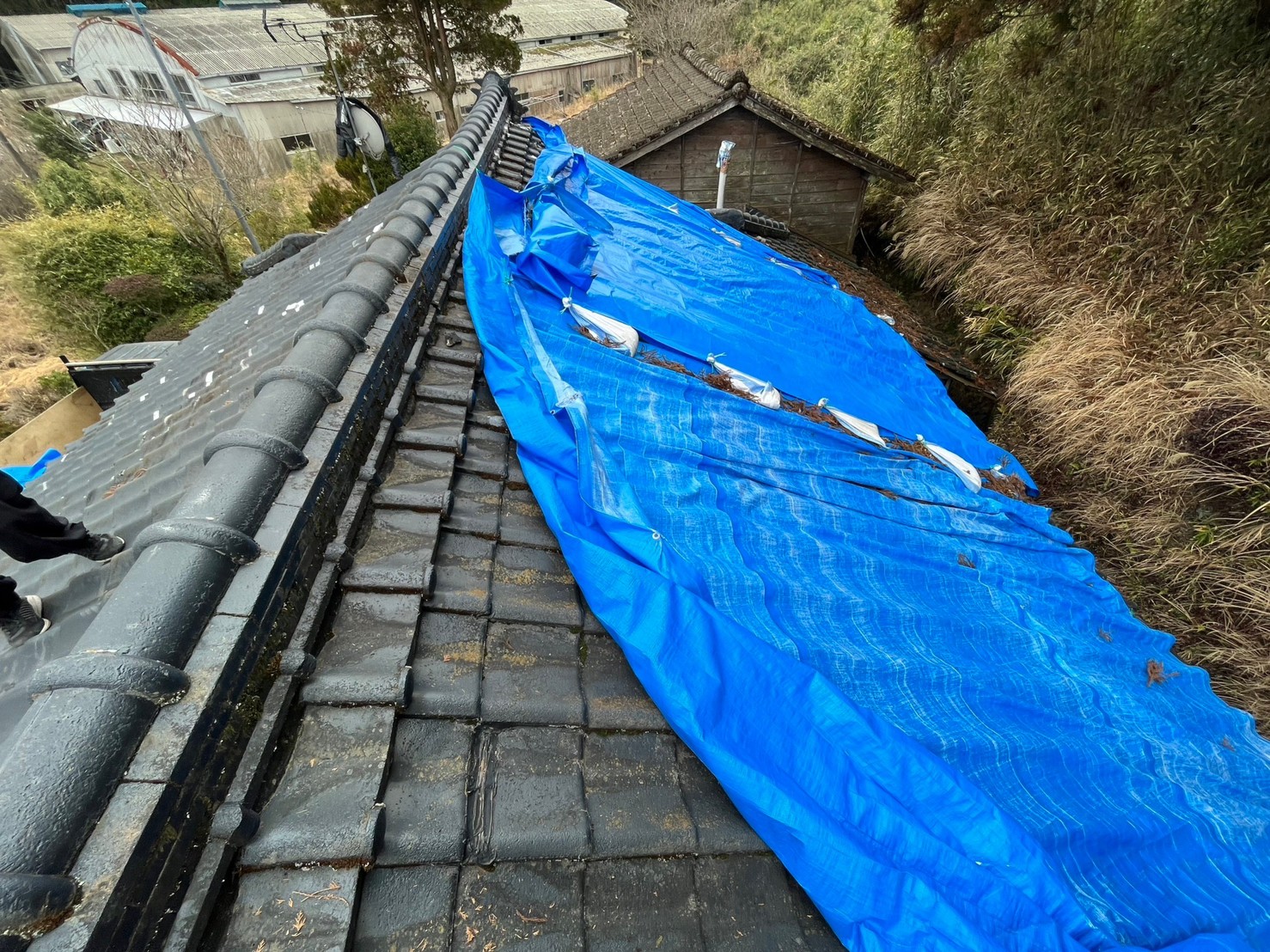 鹿児島県霧島市にて瓦屋根雨漏り修理〈葺き替え工事〉の施工前写真